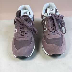 New Balance 574 Classic Burgundy Purple Men’s Size 9 – Lightly Worn – Clean